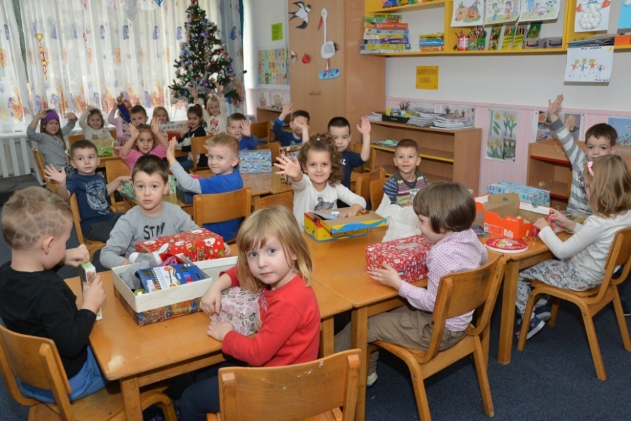 tl_files/dualingo_neu/News 2017 2018/Paeckchen_fuer_Kinder_in_Not_2.jpg